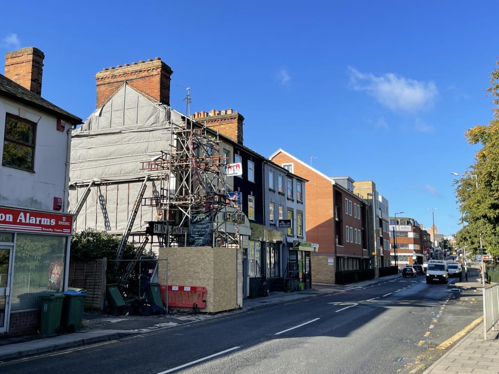 Lot: 80 - TOWN CENTRE SITE WITH POTENTIAL FOR DEVELOPMENT -